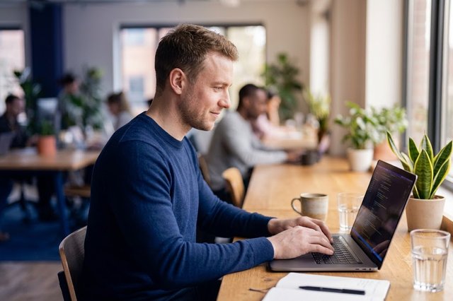 Duties vs achievements: the one-line resume rewrite that changes everything